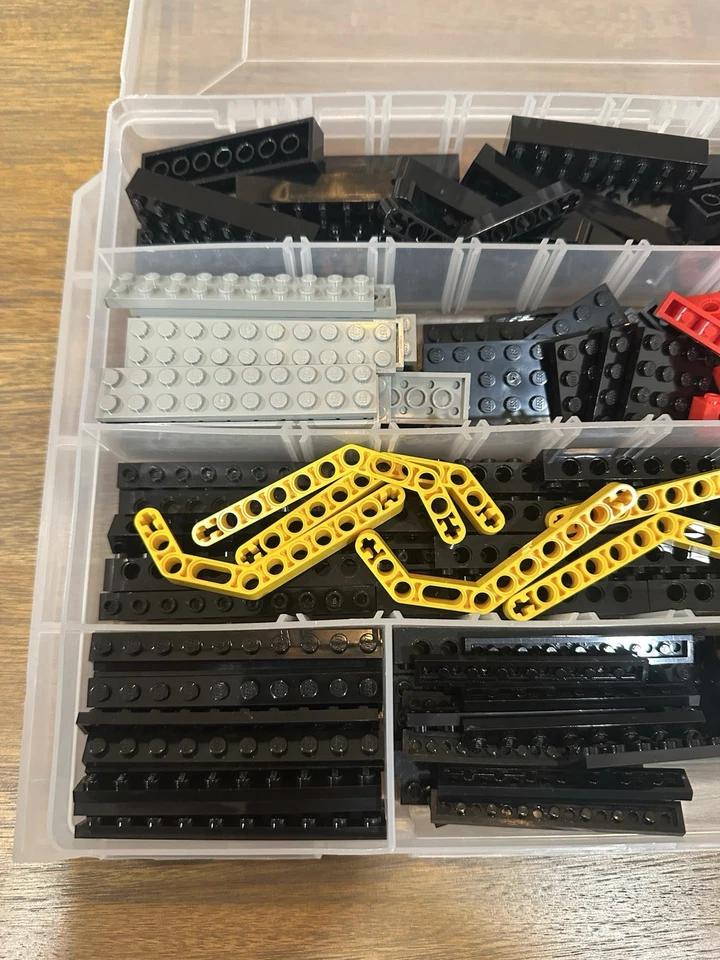 Lot of Assorted 100+ LEGO Dacta Technic Parts Mix of Bricks, Liftarms w/Tray - Image 3 of 4
