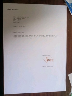 Spike Milligan signiert A4 Brief