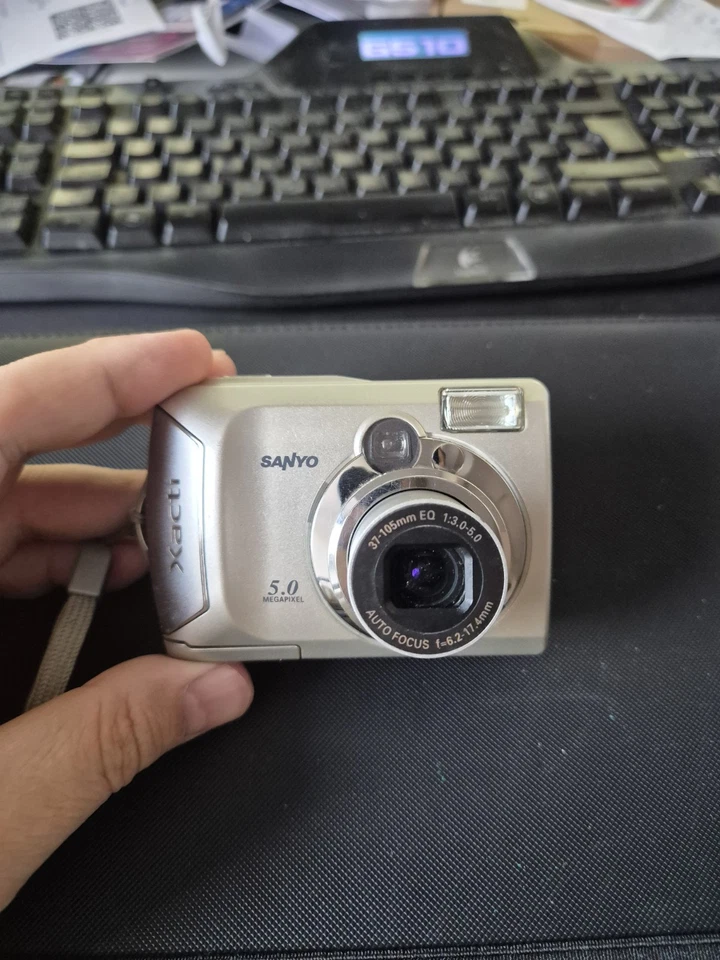 Sanyo S5 Xacti 5.0 MP Vintage Digitalkamera VPC-S5 - Bild 2 von 4