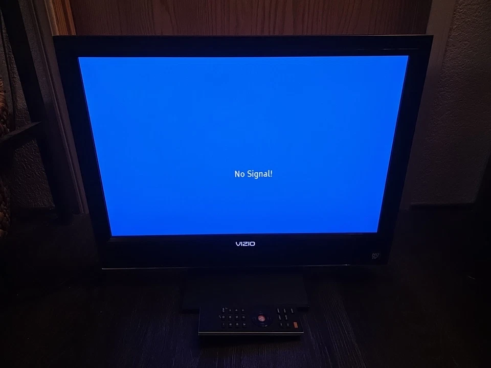 Vizio VO22L 22 inch LCD TV Computer PC Monitor Gaming HDMI with Remote HDTVIOA - Image 2 of 4