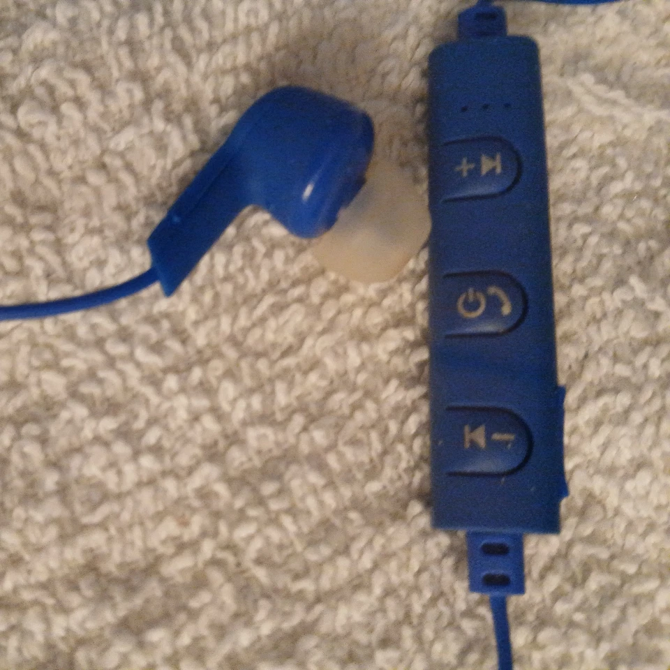 ONN Bluetooth In-Ear Wireless Headphones: AAABLU100002887 with CHARGING CABLE - Image 3 of 3