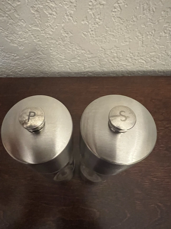 Cole & Mason England 8" Salt and Pepper Mill Set Acrylic And Stainless Steel - Image 3 of 4