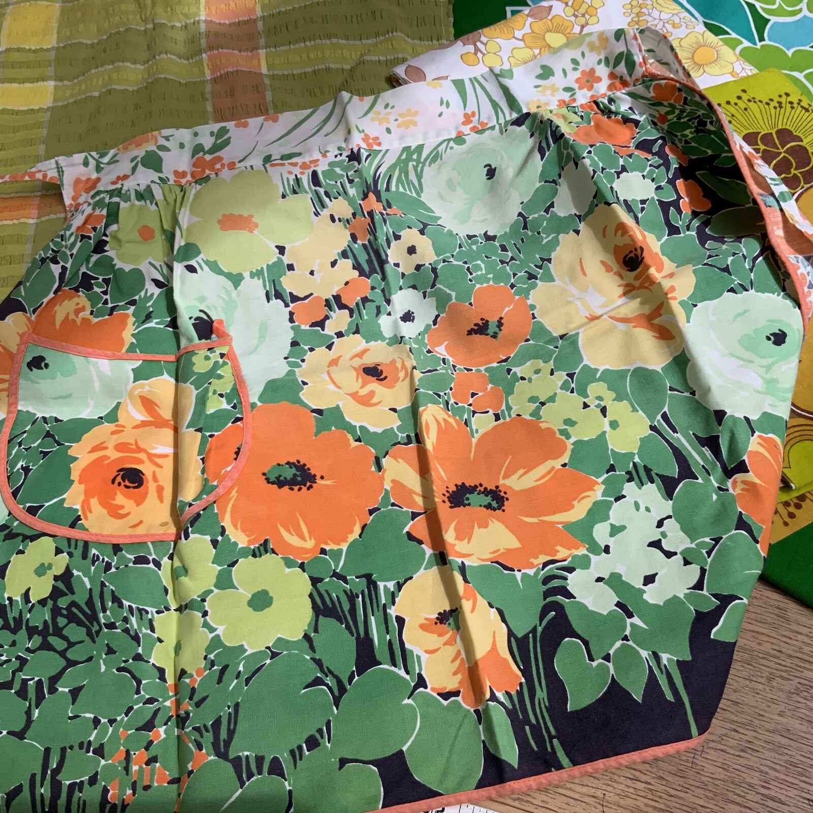 Retro Vintage Bulk Lot Towels,Teatowels,Tablecloths,Pillowslips,Apron