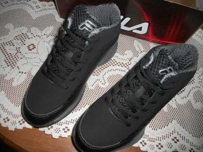 mid top tennis shoes