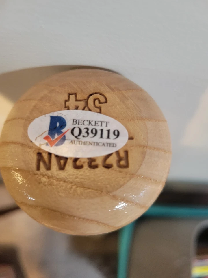 Vladimir Guerrero Sr Signed Bat and Signed Card - Image 3 of 3