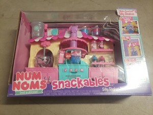 num noms snackables silly shakes maker