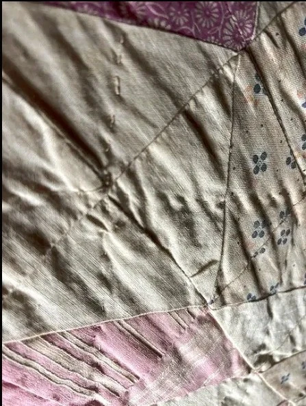 1930s–1940s Hand‑Sewn Patchwork Quilt – 66" x 86" - Image 4 of 4