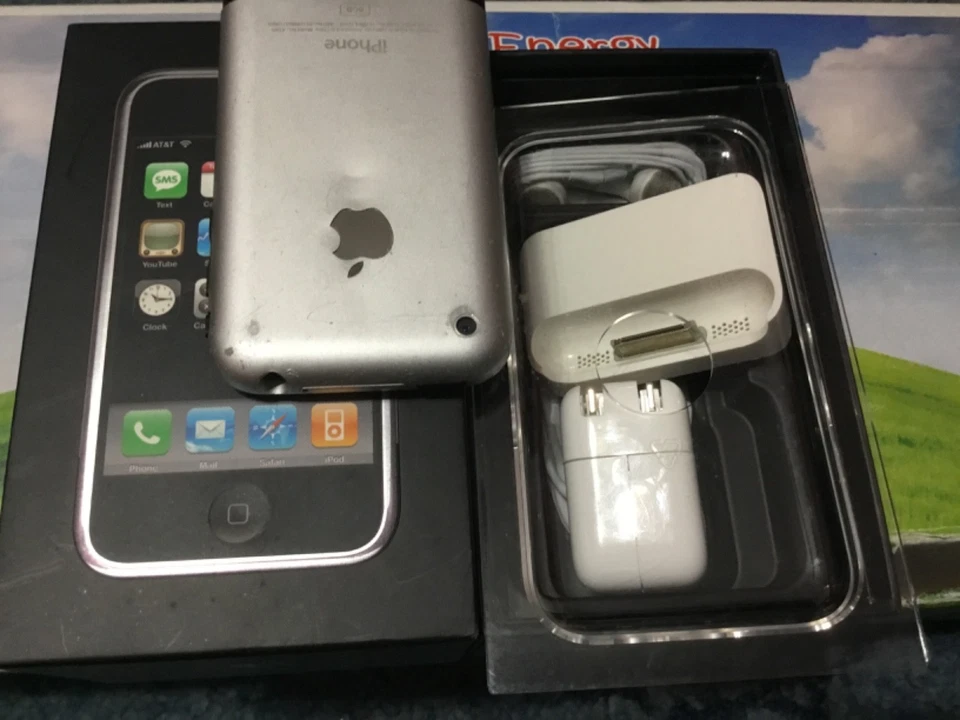  Apple iPhone 1st Generation 2G - 8GB - MA712LL/A - With Original Box ( Read )! - Image 4 of 4
