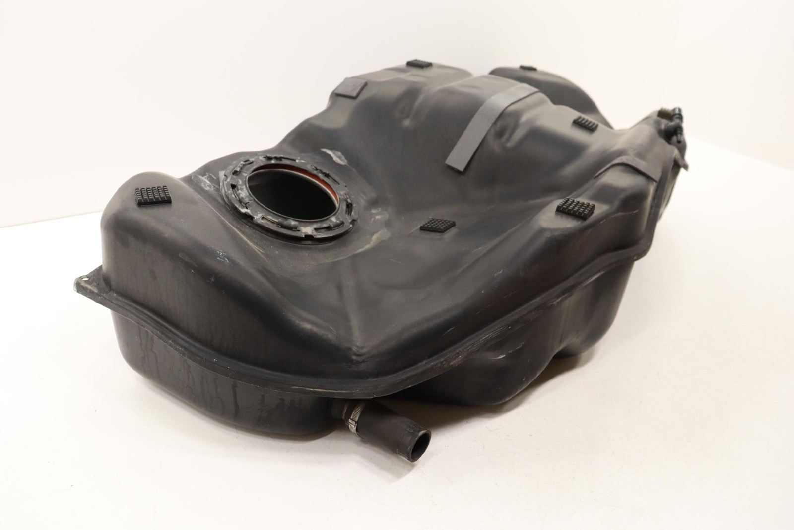 2017 - 2024 MASERATI GHIBLI 3.0L FUEL GAS TANK RESERVOIR STORAGE OEM 06700382480