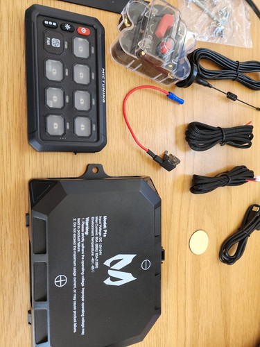 Universal 8 Gang Switch Panel On-Off LED Car Switch Panel Circuit Control 12/24V - Picture 2 of 7