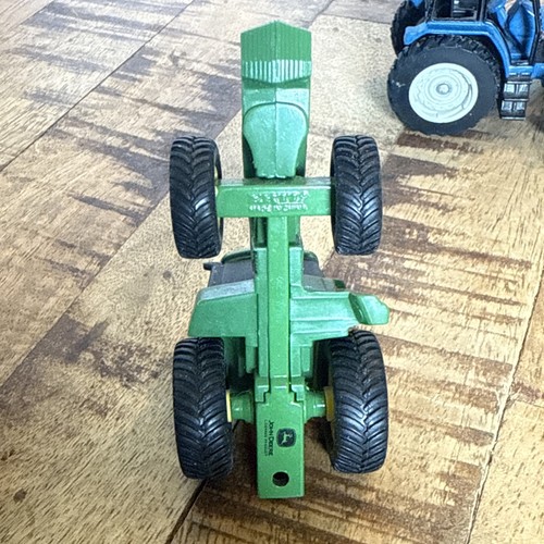 Ertl Ford 8240 y John Deere con carro tractor escala 1/64 - Imagen 4 de 5