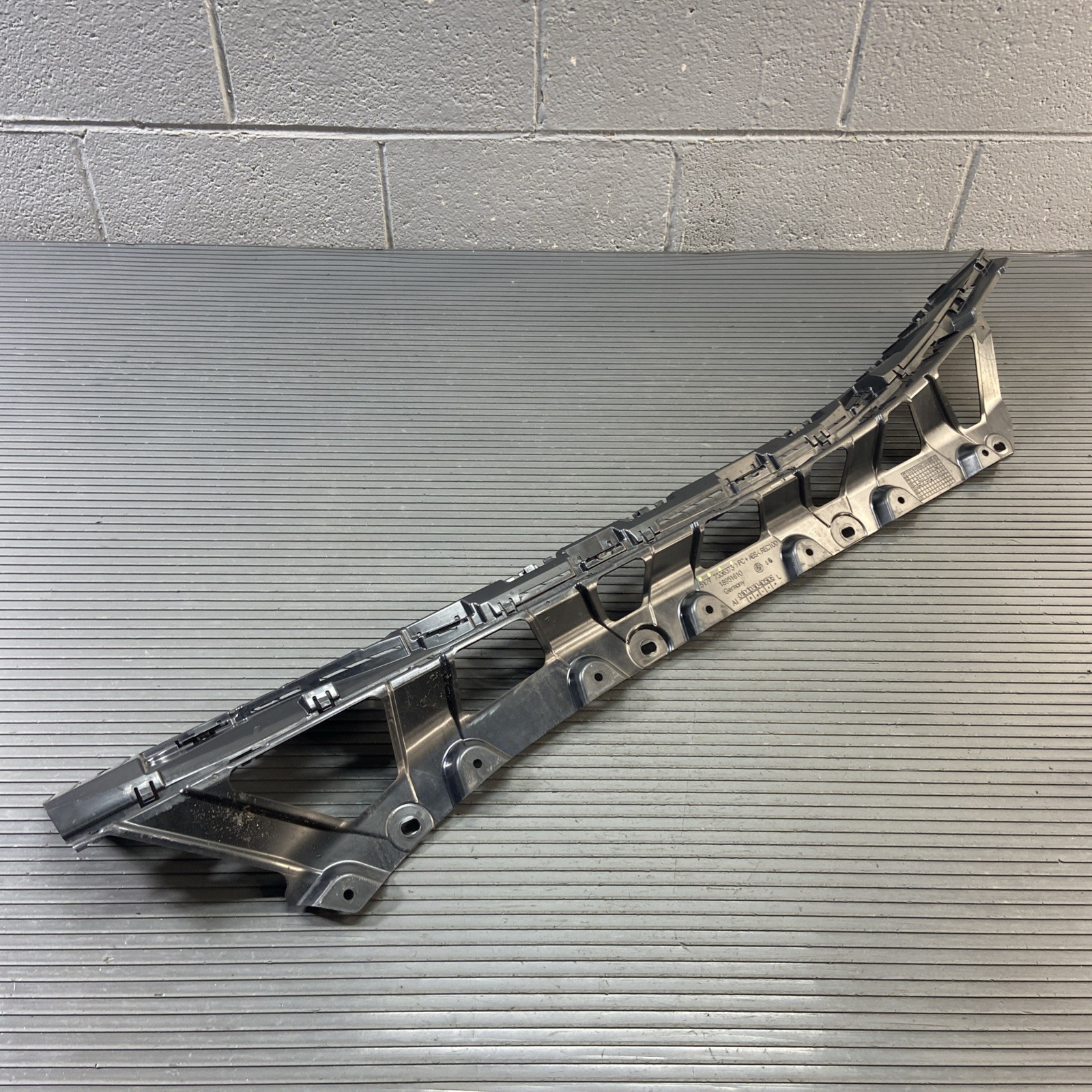 BMW i8 2014-2020 Left Lower Sill bracket