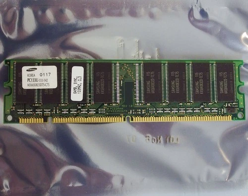 Samsung M366S0823DTS-C75 64MB PC133 CL3 168-pin DIMM SDRAM memory module
