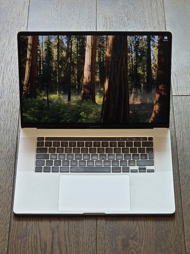 Boxed Apple Macbook Pro Retina 16" 2TB SSD - 32GB RAM - A2141 - Radeon Pro 5500M - Picture 3 of 8