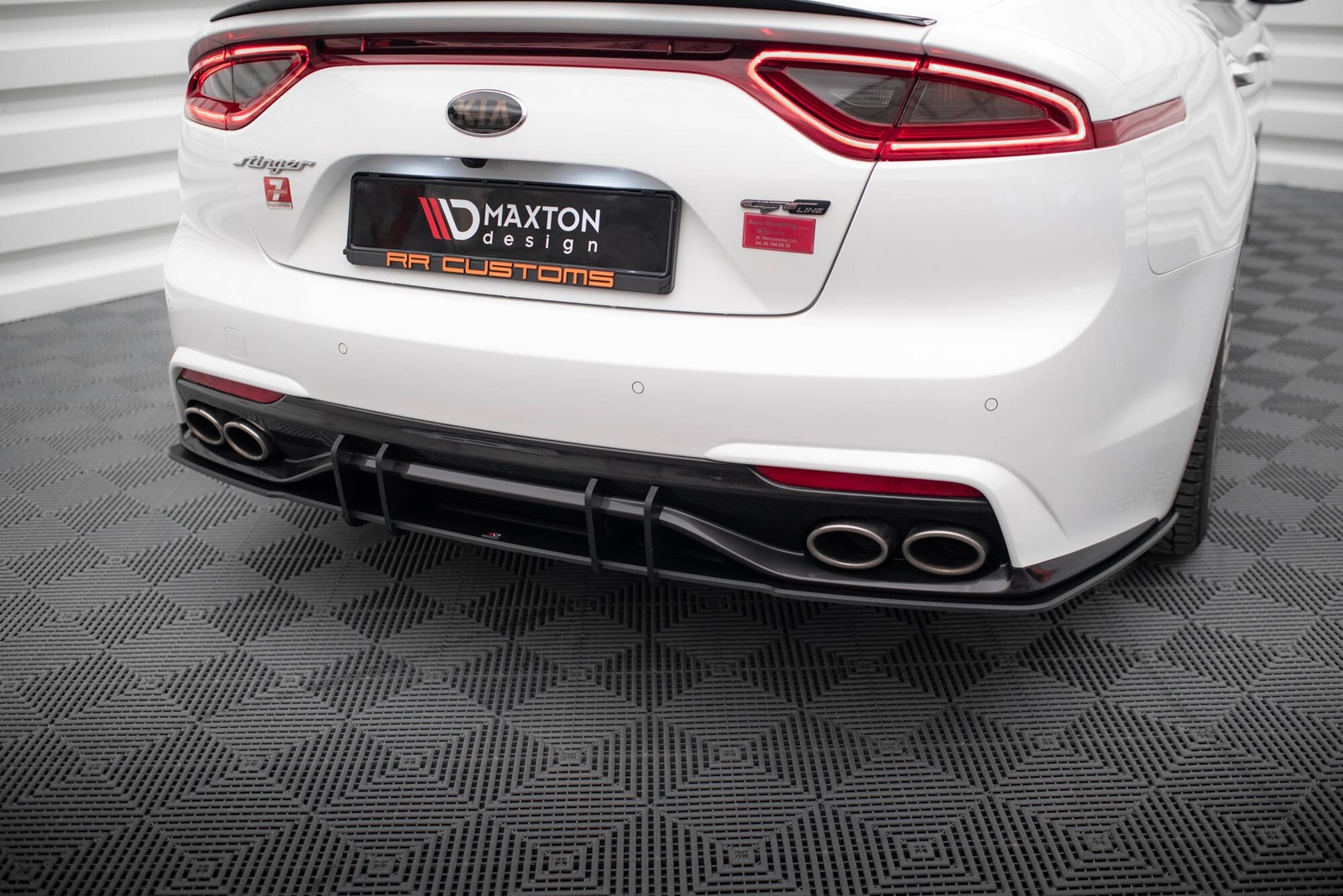 Diffuseur arriere Kia Stinger Mk1 Maxton finition premium rouge - 3