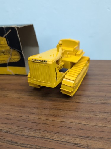 Caterpillar D7 Crawler 1:24-Cruver Plastic Construction Toy With Box - Picture 3 of 7