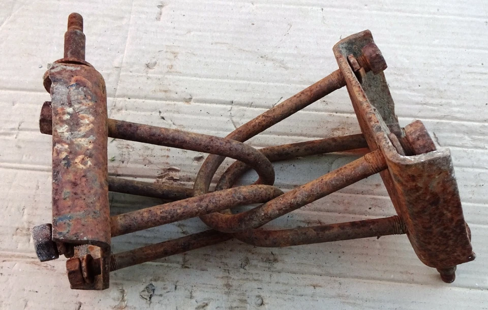 ISUZU CAMPO PICK UP UTE RODEO 4X4 MODELO 1988 00 ASIENTO DE RESORTE Y PERNOS EN U USADOS  Foto 2 de 4