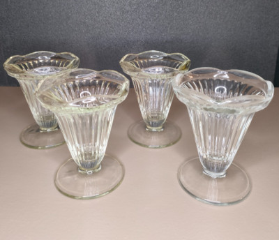 SET MIT 4 SCHÖNEN EISBECHERN OBST AUS GLAS CLAIREY FRANKREICH