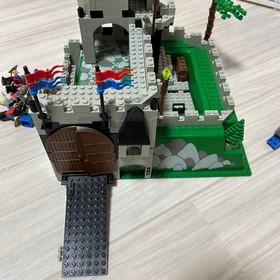 LEGO 6081 King's Mountain Fortress Castle Lion Knights 1990 without Box Missing