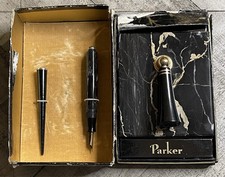 Parker Vacumatic Silver Shadow Fountain Pen Deskbase and Pen in Box-14k Nib (*)