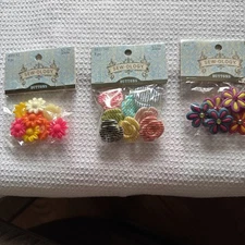 Lot Of Sew-ology Buttons Roses & Daisy Shank Buttons NIP