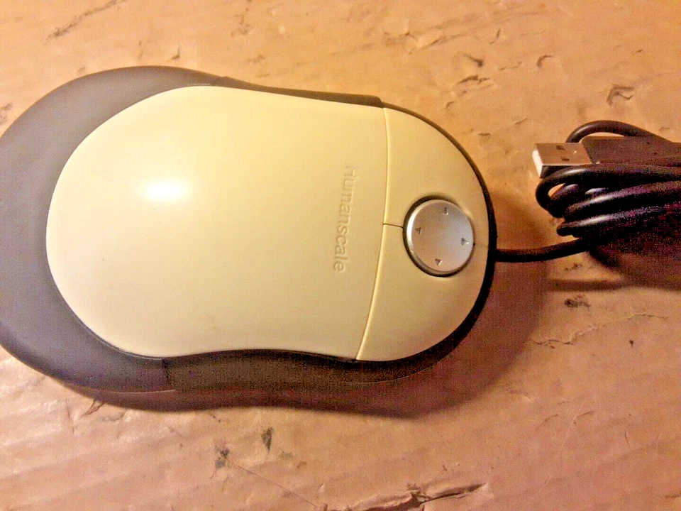 Humanscale Switch Mouse - Laser - Cable - Usb - 1600 Dpi - - Image 3 of 4