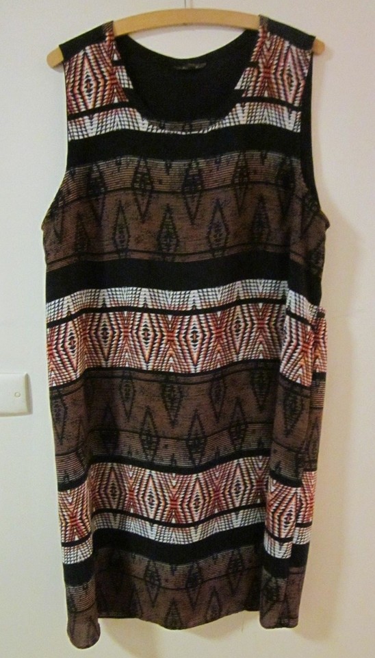 KATIES KNEE LENGTH  A LINE DRESS  SIZE 18