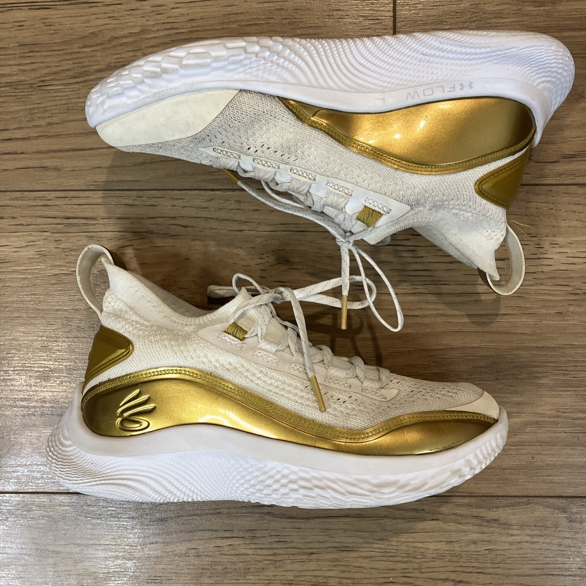 UA CURRY 8 GOLDEN ホワイト/ゴールド 26センチ UA CURRY 8 GOLDEN ホワイト/ゴールド 26センチ - メルカリ