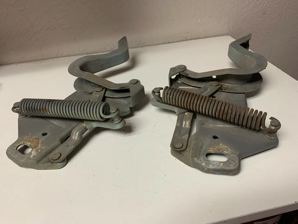 53 BISAGRAS MALETERO STUDEBAKER LAND CRUISER OEM Foto 2 de 3