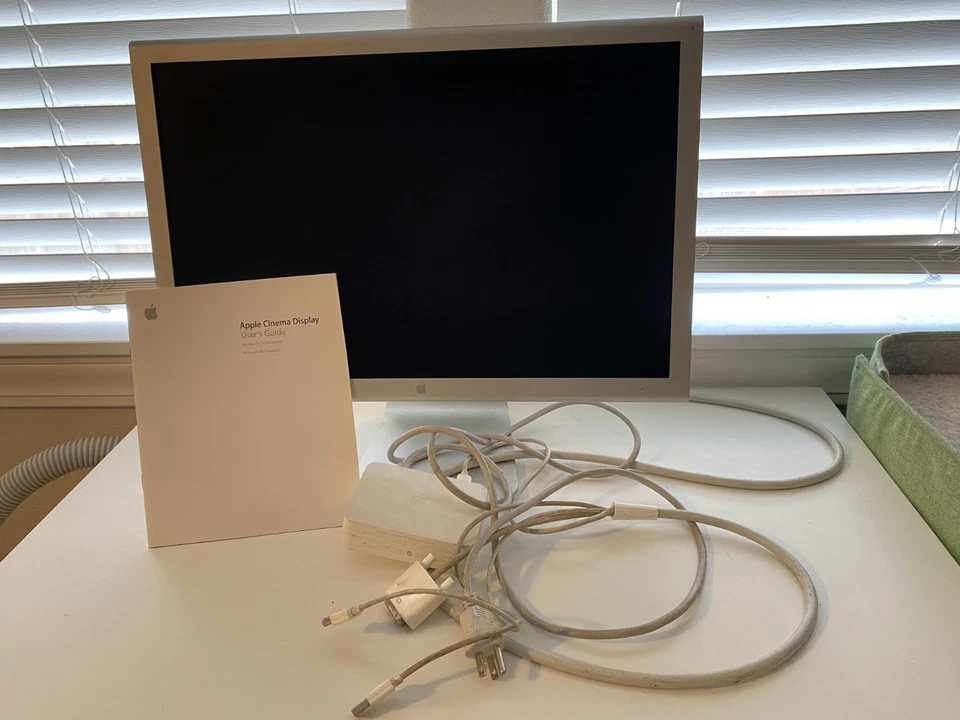 Apple 20" LCD Cinema HD Display Monitor - WORKS Great! SUPER CLEAN, One Owner! - Image 2 of 4
