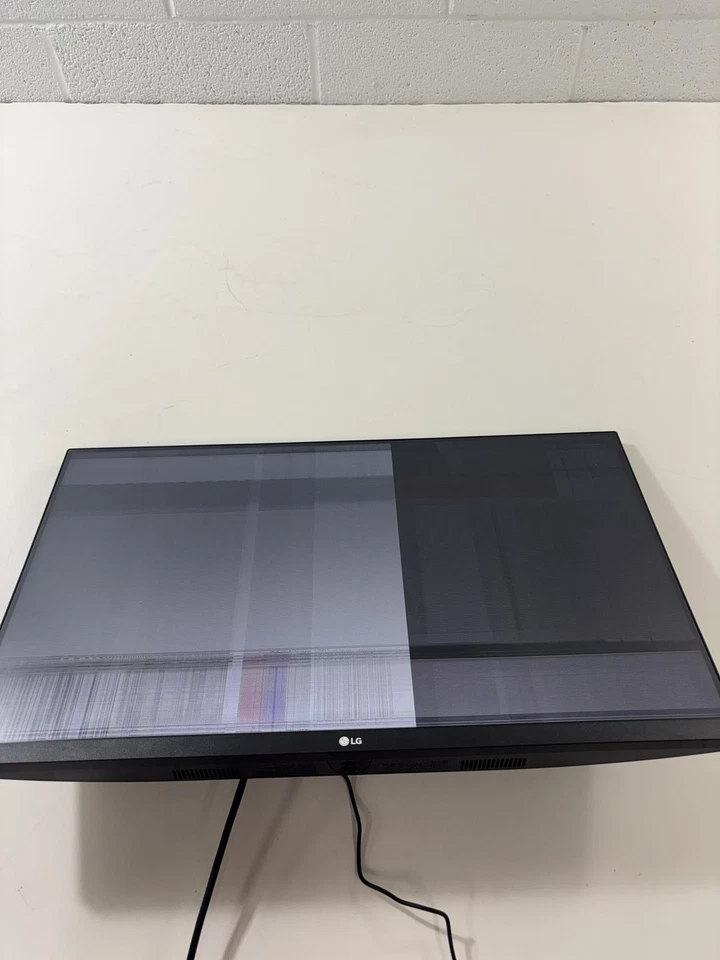 LG FHD 27-Inch Computer Monitor 27MP60G-B, IPS with AMD FreeSync - READ!!! - Image 2 of 4