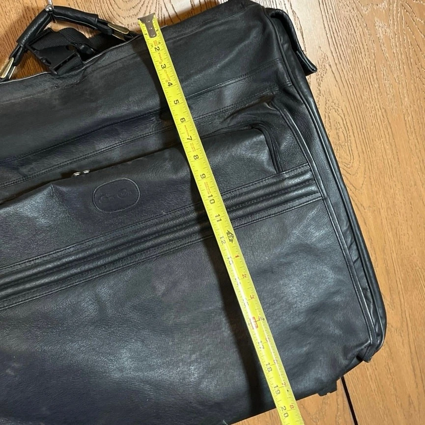 Bolsa de ropa de cuero vintage Claire Chase equipaje de mano con ruedas negra grande Foto 3 de 4