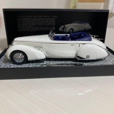 MINICHAMPS Lancia Astura Tipo 233 Corto 1936 1/18 White Limited Edition