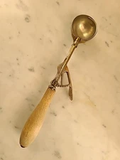 Antique Vintage Gilchrist's No. 31 ICE CREAM SCOOP 2" Size 24 Oak Handle 10” Ash
