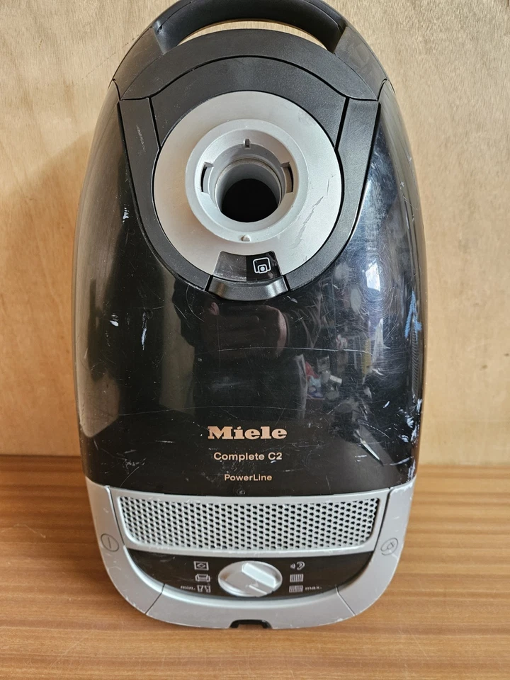 Miele Compact C2 PowerLine Bagged Canister Black 890w Vacuum Cleaner - Image 3 of 4