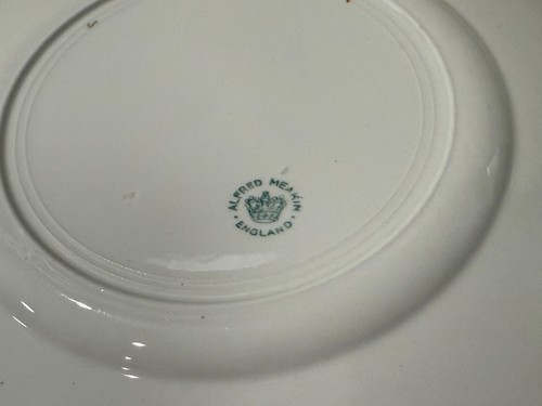 Alfred Meakin England Embossed Roses Dinner Plate, 10" Diameter - Picture 3 of 3