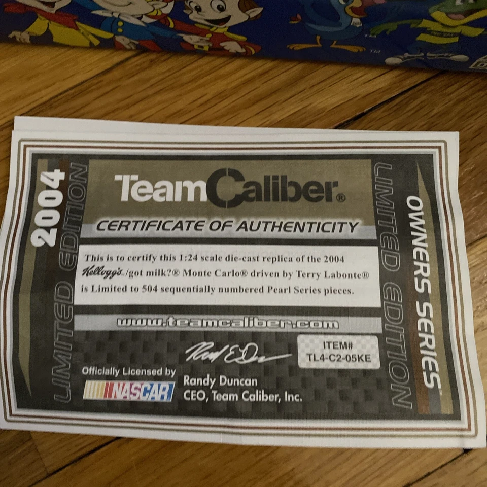 Team Caliber 1/24 scale Terry Labonte 2004 NASCAR Replica with Certificate - Image 4 of 4