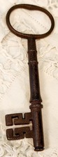 18th CENTURY LARGE IRON KEY: SCARCE IN FABULOUS CONDITION! (MINIMAL OXIDATION!)