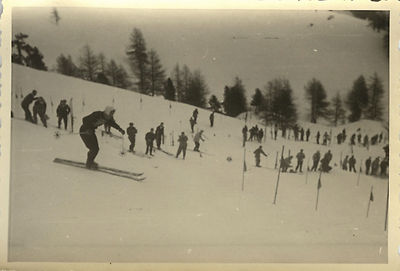 ALTES FOTO - VINTAGE SNAPSHOT - SKI ABFAHRT WETTBEWERB BERG - SKIING