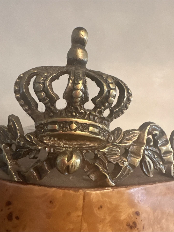 Antiguo gabinete de China sección vitrina detalle de latón antiguo usado en excelente estado solo para recoger consola Foto 3 de 4