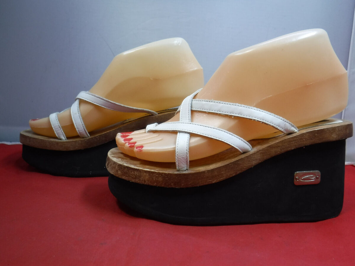 PFR VTG 80s 90s Candies White Strappy Thong Wood Chunky PFR VTG 80s 90s Candies White Strappy Thong Wood Chunky