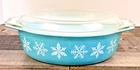 Vintage Pyrex White Snowflake on Turquoise 2 1/2 qt Oval Casserole 045 with Lid