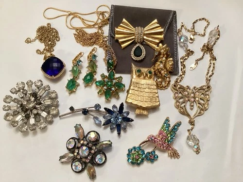 100 + pcs Vintage Mod Mix Costume Jewelry Lot Avon Joan Rivers Monet Coro