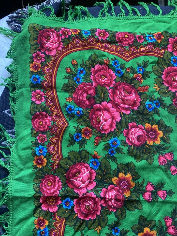New VTG Pavlovo Posad Green Shawl Pink Red Blue Flowers 36” X 36” Made In USSR - Image 2 of 4