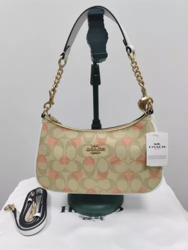 Bolso de hombro COACH Teri bidireccional con estampado de corazón CP190 - Imagen 8 de 10