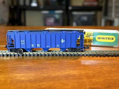 N Scale MiniTrix Boston & Maine Covered 3 Bay Hopper Original Case Different Lid