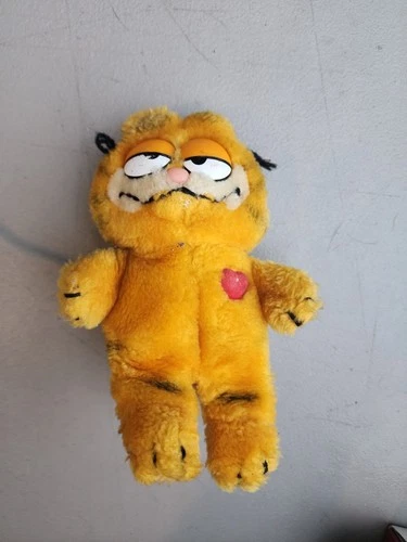 Vintage 1978 1981 Garfield The Cat Red Heart Plush Toy by Fun Farm Dakin