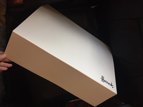 Harrods Gift Box Size (Medium) - Picture 3 of 6