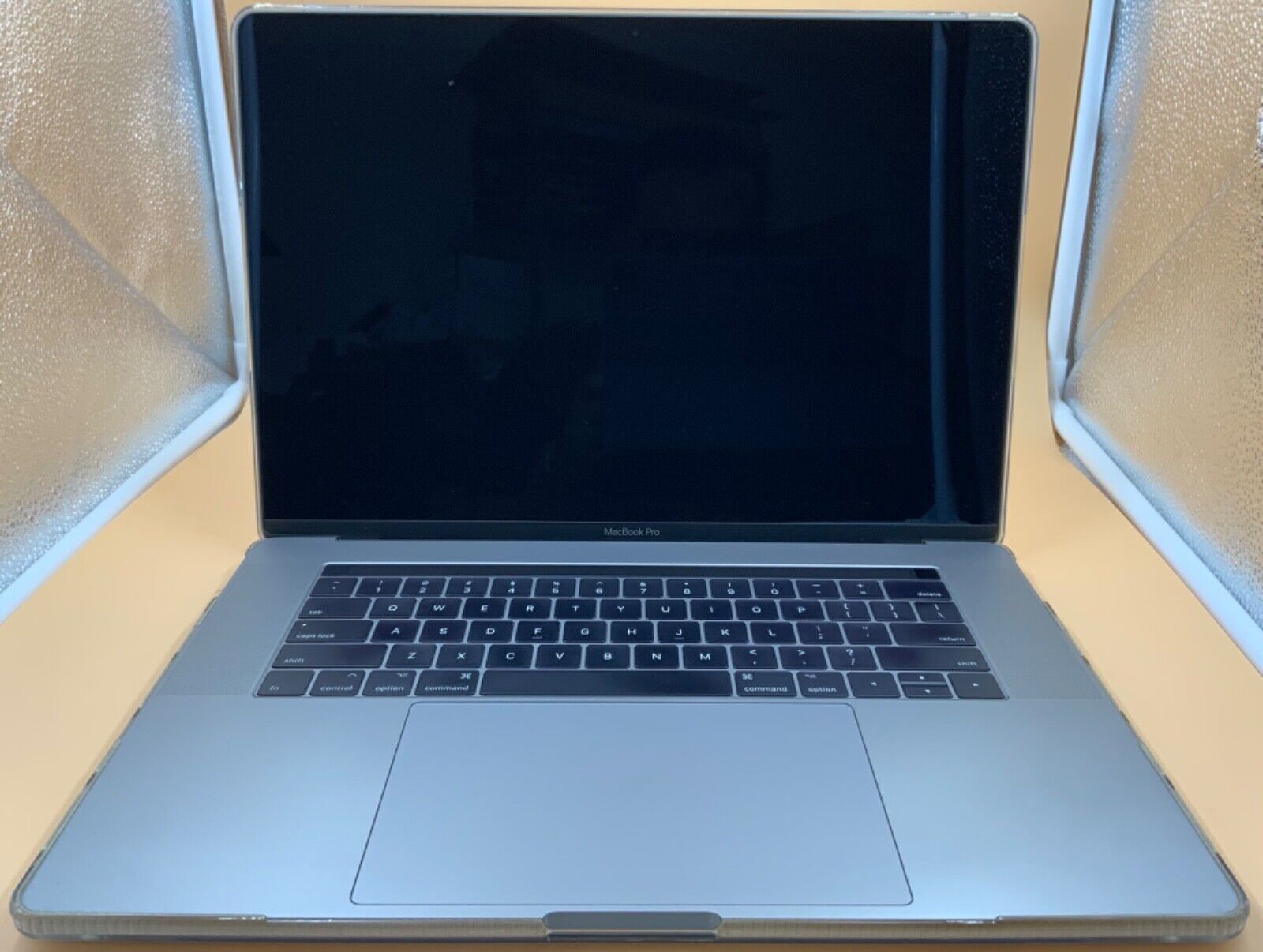 Apple MacBook Pro 15-inch 2017 2.8GHz Core i7 256GB 16GB Space Gray Laptop