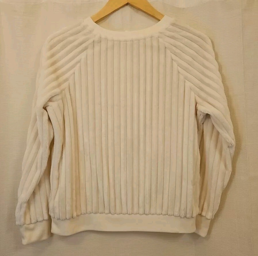 No Boundaries Y2K 90s Juniors Fuzzy Soft Sweater Size M (7-9 No Boundaries Y2K 90s Juniors Fuzzy Soft Sweater Size M (7-9